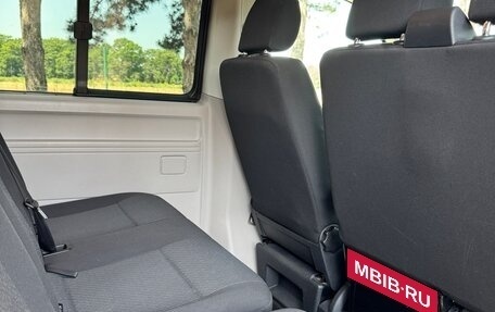 Volkswagen Caravelle T6 рестайлинг, 2018 год, 3 150 000 рублей, 27 фотография