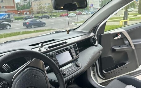 Toyota RAV4, 2015 год, 2 300 000 рублей, 7 фотография