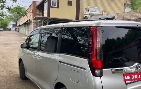 Toyota Noah III, 2014 год, 1 500 000 рублей, 2 фотография