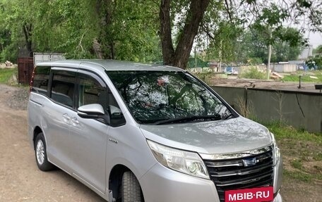 Toyota Noah III, 2014 год, 1 500 000 рублей, 6 фотография