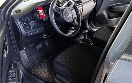 KIA Rio IV, 2018 год, 1 370 000 рублей, 2 фотография