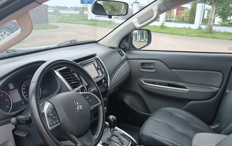 Mitsubishi L200 IV рестайлинг, 2015 год, 1 930 000 рублей, 10 фотография