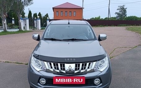 Mitsubishi L200 IV рестайлинг, 2015 год, 1 930 000 рублей, 7 фотография