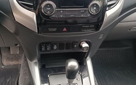 Mitsubishi L200 IV рестайлинг, 2015 год, 1 930 000 рублей, 14 фотография