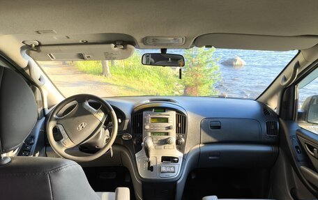 Hyundai Grand Starex Grand Starex I рестайлинг 2, 2012 год, 1 950 000 рублей, 2 фотография