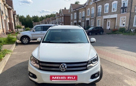 Volkswagen Tiguan I, 2015 год, 2 200 000 рублей, 2 фотография
