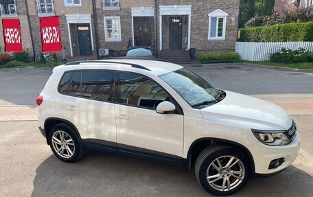 Volkswagen Tiguan I, 2015 год, 2 200 000 рублей, 3 фотография