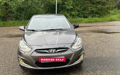 Hyundai Solaris II рестайлинг, 2011 год, 665 000 рублей, 10 фотография