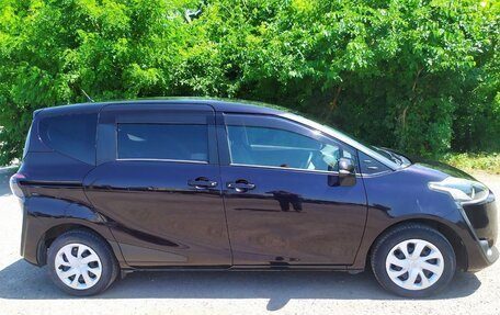 Toyota Sienta II, 2017 год, 1 499 000 рублей, 2 фотография