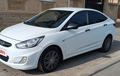 Hyundai Solaris II рестайлинг, 2014 год, 820 000 рублей, 2 фотография