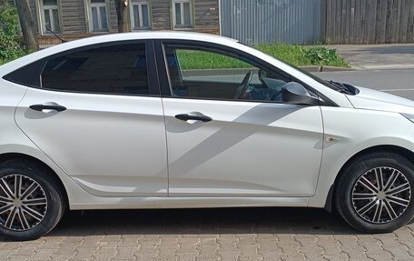 Hyundai Solaris II рестайлинг, 2014 год, 820 000 рублей, 5 фотография