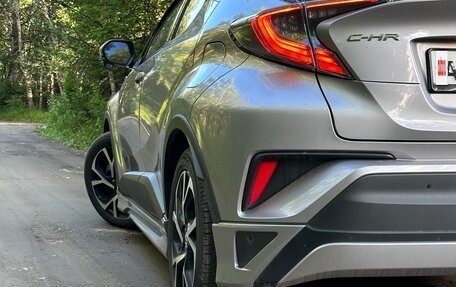 Toyota C-HR I рестайлинг, 2017 год, 2 200 000 рублей, 5 фотография