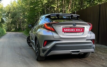 Toyota C-HR I рестайлинг, 2017 год, 2 200 000 рублей, 6 фотография