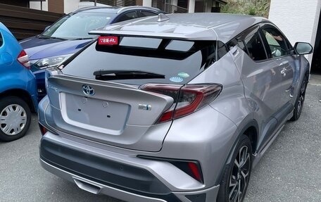 Toyota C-HR I рестайлинг, 2017 год, 2 200 000 рублей, 14 фотография