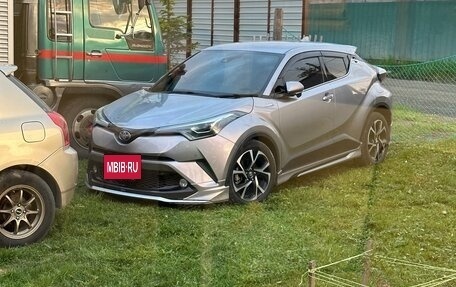 Toyota C-HR I рестайлинг, 2017 год, 2 200 000 рублей, 4 фотография