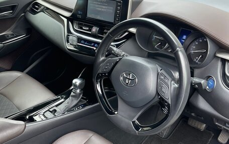 Toyota C-HR I рестайлинг, 2017 год, 2 200 000 рублей, 16 фотография