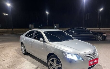 Toyota Camry, 2006 год, 680 000 рублей, 2 фотография