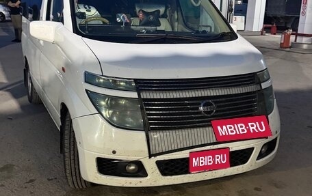 Nissan Elgrand III, 2002 год, 800 000 рублей, 1 фотография