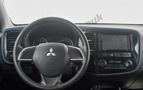 Mitsubishi Outlander III рестайлинг 3, 2014 год, 1 540 000 рублей, 11 фотография