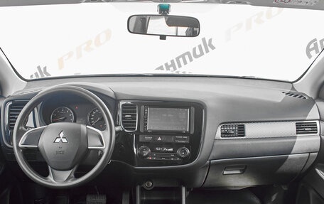Mitsubishi Outlander III рестайлинг 3, 2014 год, 1 540 000 рублей, 10 фотография
