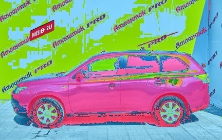 Mitsubishi Outlander III рестайлинг 3, 2014 год, 1 540 000 рублей, 7 фотография