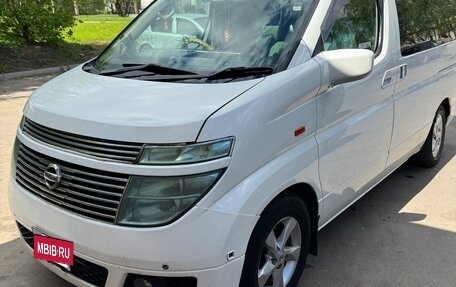 Nissan Elgrand III, 2002 год, 800 000 рублей, 3 фотография