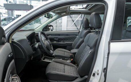 Mitsubishi Outlander III рестайлинг 3, 2022 год, 3 590 000 рублей, 11 фотография