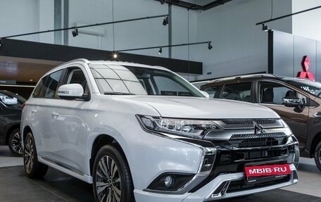 Mitsubishi Outlander III рестайлинг 3, 2022 год, 3 590 000 рублей, 3 фотография