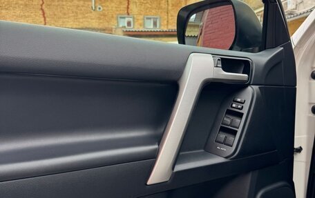 Toyota Land Cruiser Prado 150 рестайлинг 2, 2019 год, 6 900 000 рублей, 6 фотография
