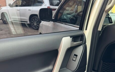Toyota Land Cruiser Prado 150 рестайлинг 2, 2019 год, 6 900 000 рублей, 10 фотография