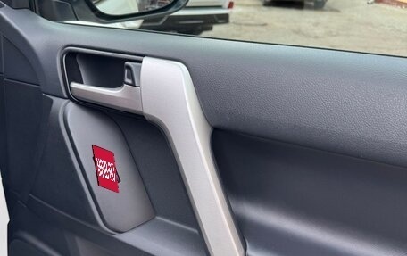 Toyota Land Cruiser Prado 150 рестайлинг 2, 2019 год, 6 900 000 рублей, 14 фотография