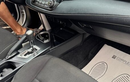 Toyota RAV4, 2018 год, 2 600 000 рублей, 14 фотография