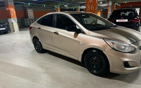 Hyundai Solaris II рестайлинг, 2011 год, 650 000 рублей, 3 фотография