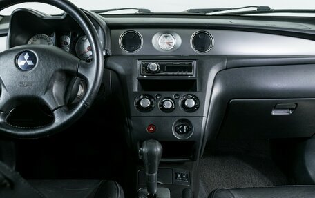Mitsubishi Outlander III рестайлинг 3, 2006 год, 670 000 рублей, 11 фотография