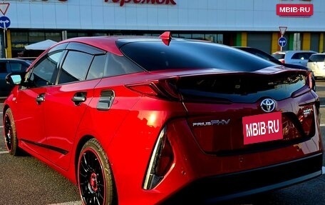 Toyota Prius IV XW50, 2018 год, 2 750 000 рублей, 4 фотография
