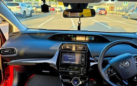 Toyota Prius IV XW50, 2018 год, 2 750 000 рублей, 24 фотография