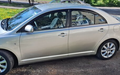 Toyota Avensis III рестайлинг, 2005 год, 560 000 рублей, 4 фотография