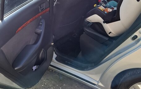 Toyota Avensis III рестайлинг, 2005 год, 560 000 рублей, 8 фотография