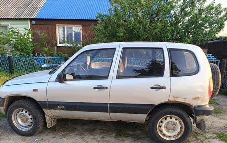 Chevrolet Niva I рестайлинг, 2004 год, 150 000 рублей, 3 фотография