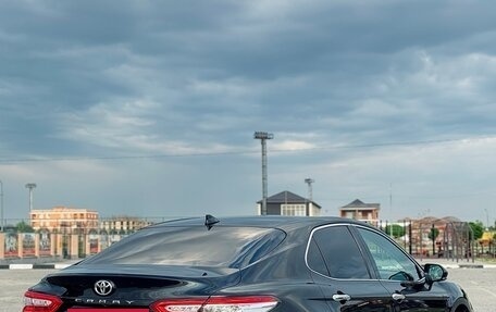 Toyota Camry, 2022 год, 3 850 000 рублей, 4 фотография