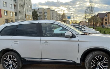 Mitsubishi Outlander III рестайлинг 3, 2017 год, 2 200 000 рублей, 5 фотография