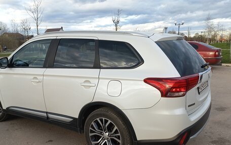 Mitsubishi Outlander III рестайлинг 3, 2017 год, 2 200 000 рублей, 4 фотография