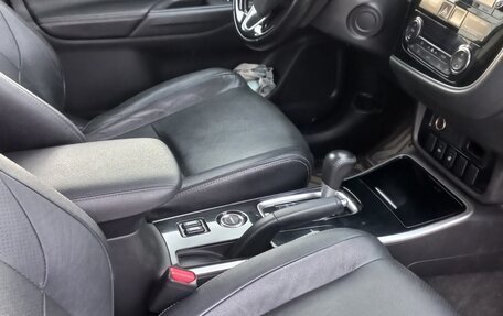 Mitsubishi Outlander III рестайлинг 3, 2017 год, 2 200 000 рублей, 9 фотография
