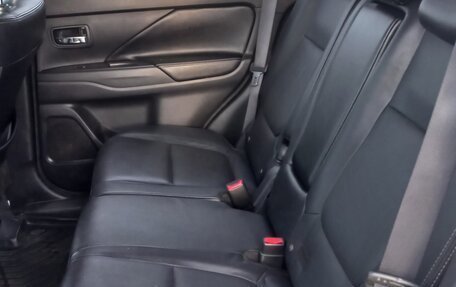 Mitsubishi Outlander III рестайлинг 3, 2017 год, 2 200 000 рублей, 10 фотография