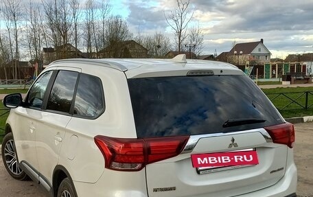 Mitsubishi Outlander III рестайлинг 3, 2017 год, 2 200 000 рублей, 6 фотография