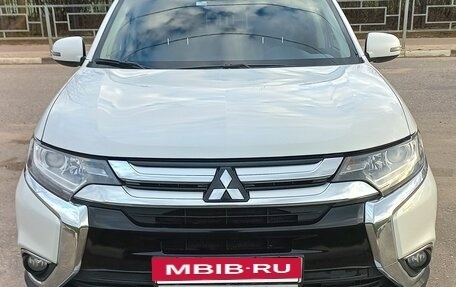 Mitsubishi Outlander III рестайлинг 3, 2017 год, 2 200 000 рублей, 2 фотография