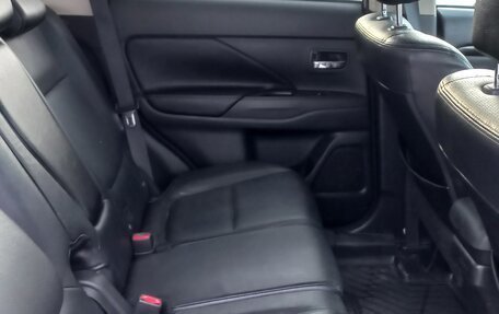 Mitsubishi Outlander III рестайлинг 3, 2017 год, 2 200 000 рублей, 11 фотография