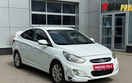 Hyundai Solaris II рестайлинг, 2013 год, 640 000 рублей, 2 фотография