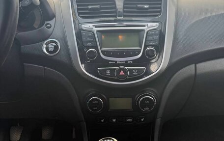Hyundai Solaris II рестайлинг, 2013 год, 640 000 рублей, 10 фотография