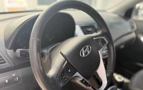 Hyundai Solaris II рестайлинг, 2013 год, 640 000 рублей, 16 фотография
